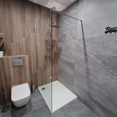 Bialy Dworek Bed & Breakfast 3*