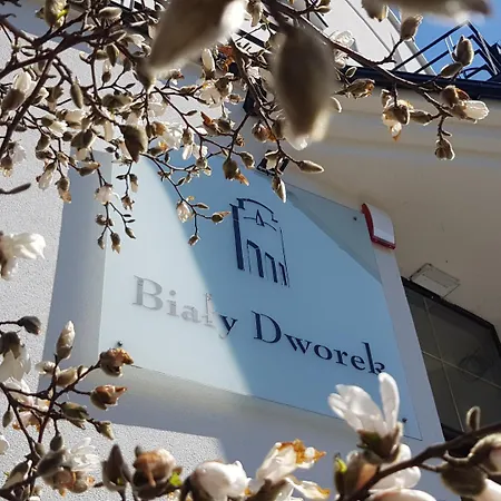 Bed and Breakfast Bialy Dworek 3*