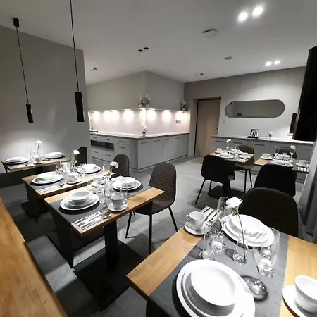 Bed and Breakfast Bialy Dworek 3*