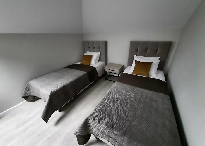 Bialy Dworek ויסלאו