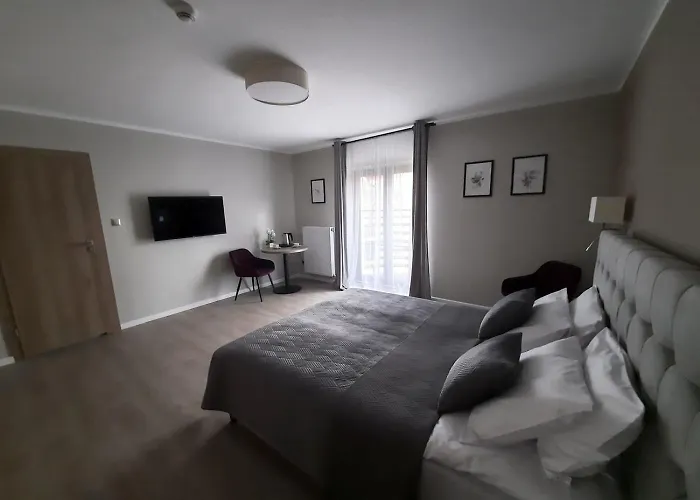 Bialy Dworek לינה וארוחת בוקר