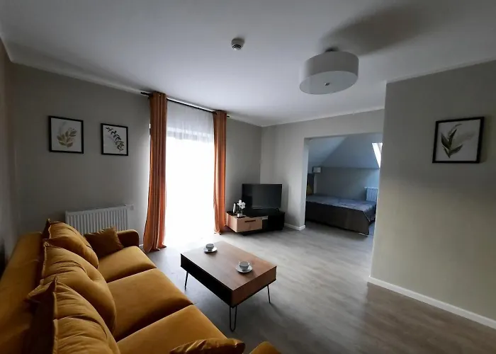 לינה וארוחת בוקר Bialy Dworek 3*