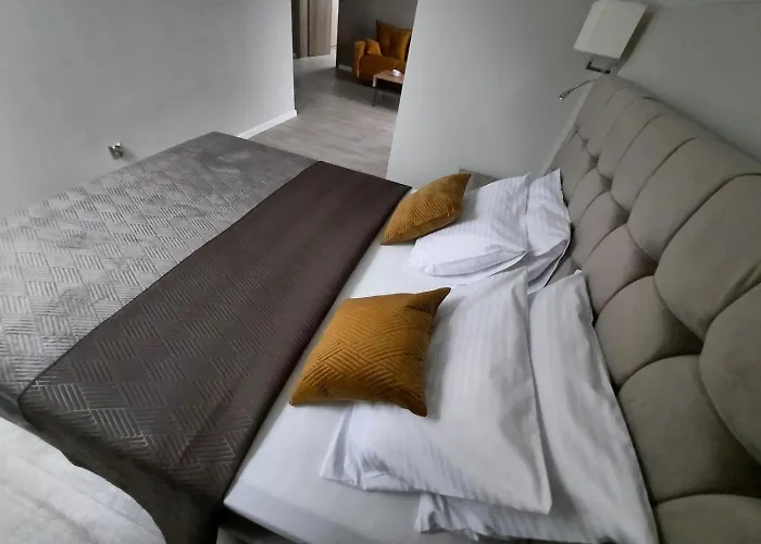 לינה וארוחת בוקר Bialy Dworek 3*