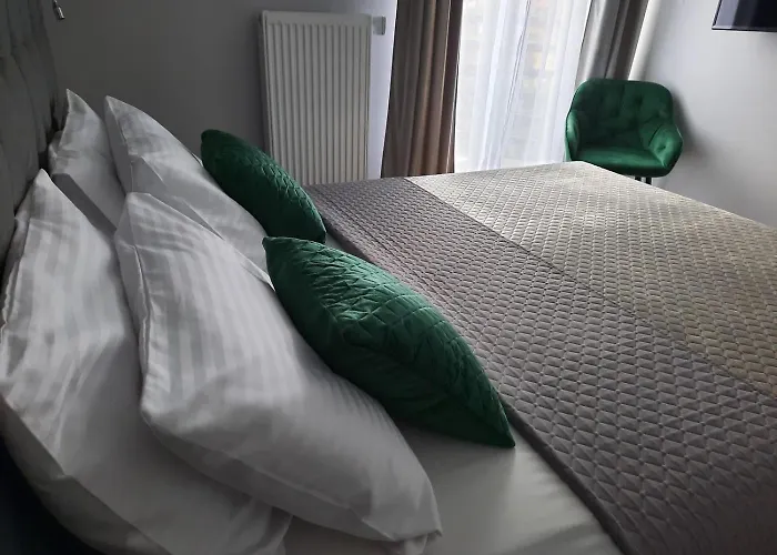 Bialy Dworek לינה וארוחת בוקר 3*