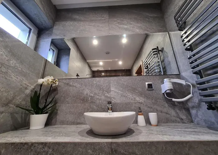 לינה וארוחת בוקר Bialy Dworek ויסלאו