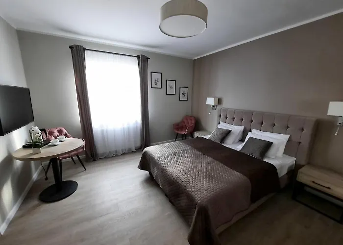 Bialy Dworek ויסלאו