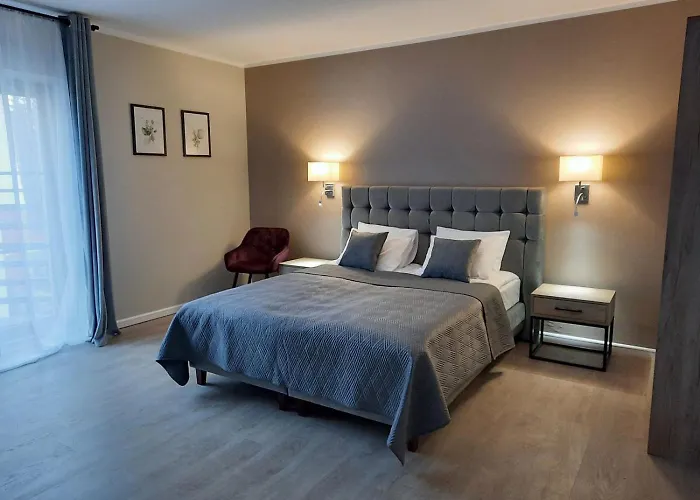 לינה וארוחת בוקר Bialy Dworek ויסלאו