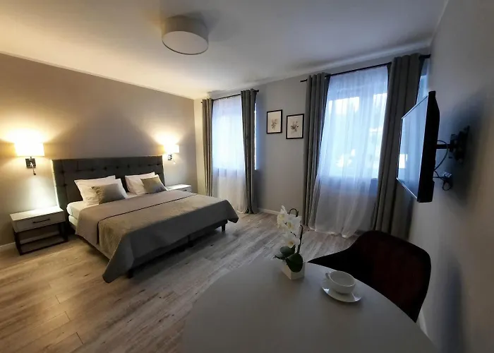 Bialy Dworek לינה וארוחת בוקר