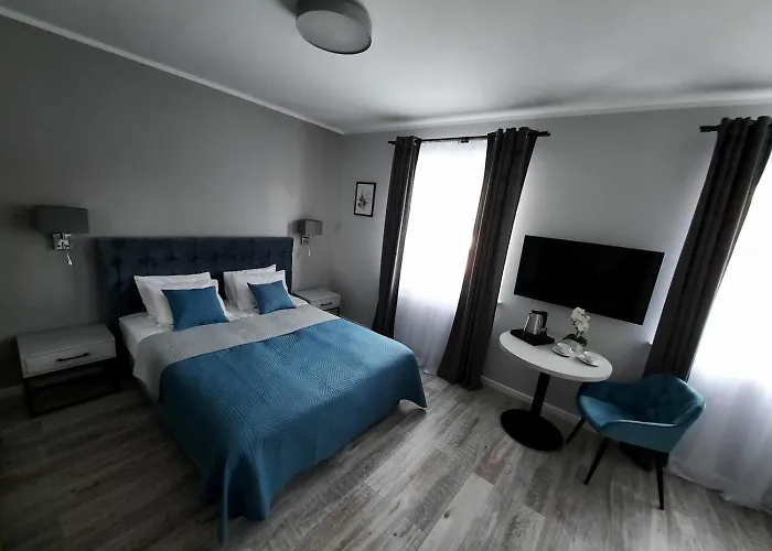 לינה וארוחת בוקר Bialy Dworek 3*