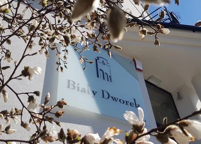 לינה וארוחת בוקר Bialy Dworek 3*