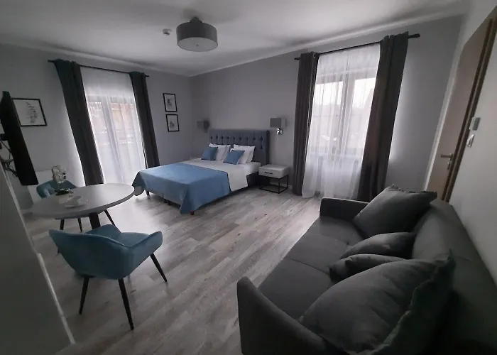 Bialy Dworek לינה וארוחת בוקר 3*