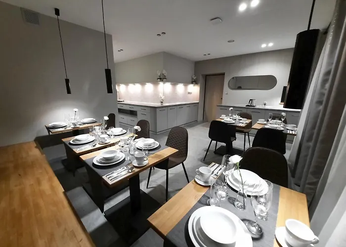 לינה וארוחת בוקר Bialy Dworek 3*