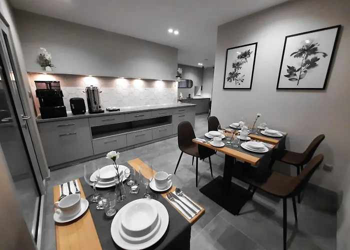 לינה וארוחת בוקר Bialy Dworek 3*