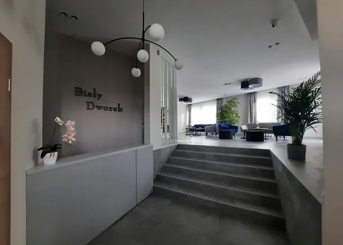 Bialy Dworek ויסלאו